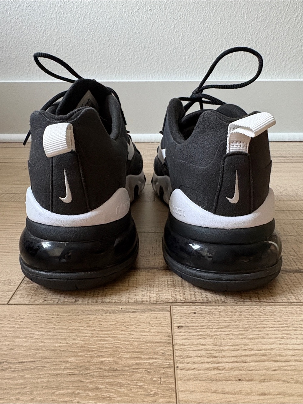 Nike Men’s (10) Black and White Nike Air70 React Style Sneakers